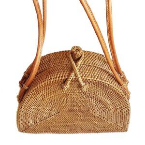 NWT $78 Trust Rattan Clamshell Purse Hand Bag 6556